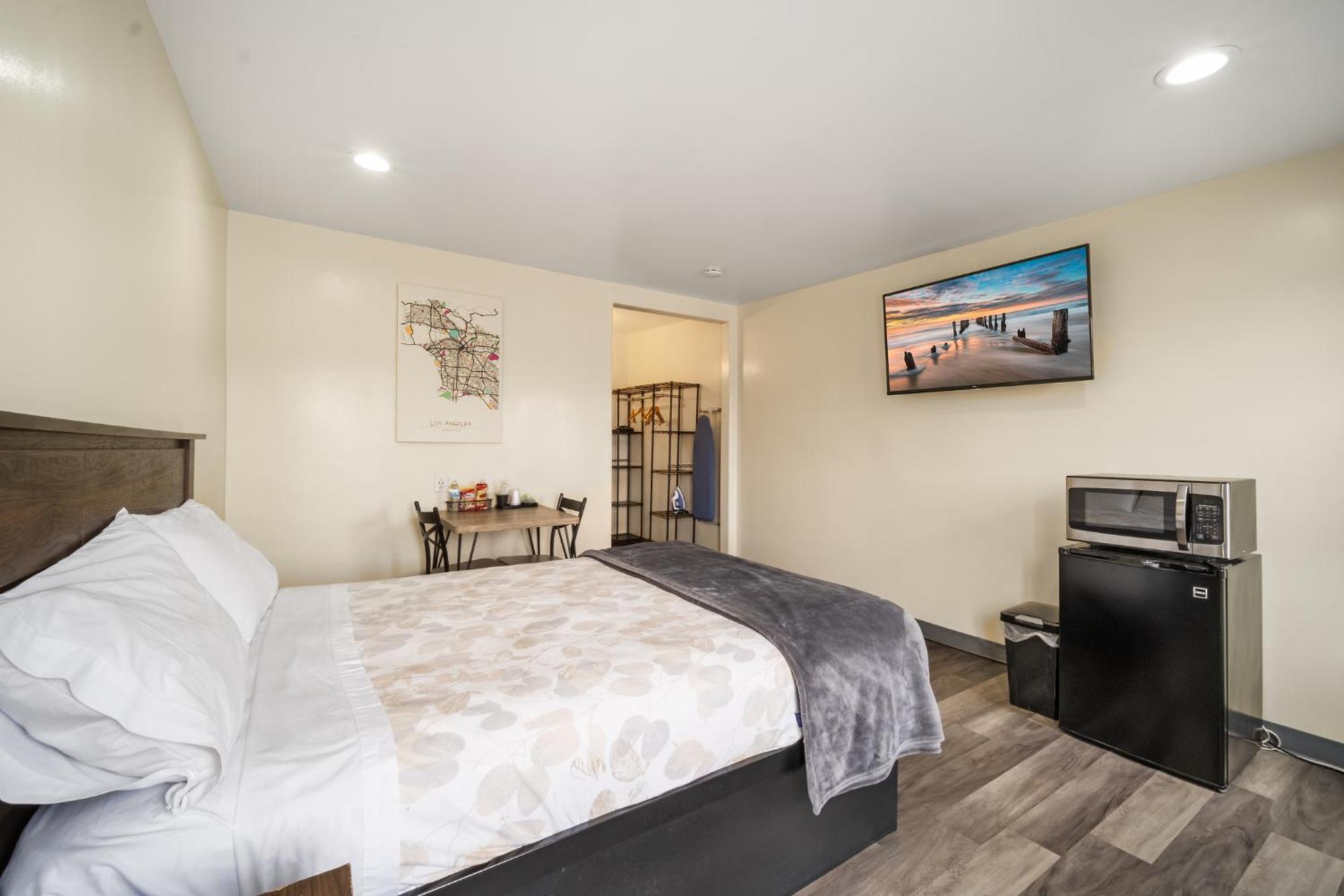 24 Hours Motel — Photos 2